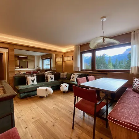 Charming Ground Floor Flat With Breathtaking Views Apartmán Cortina dʼAmpezzo