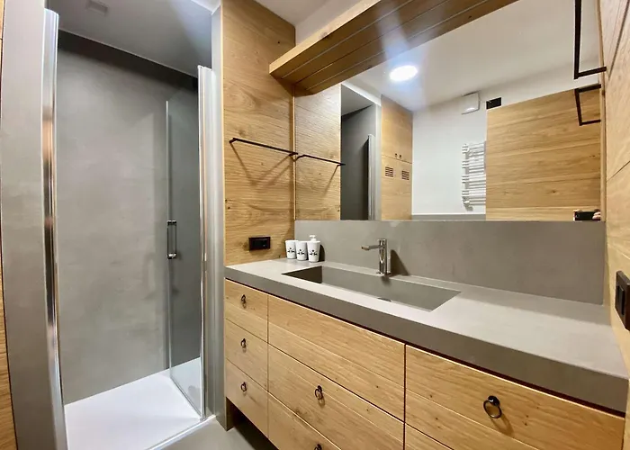 Charming Ground Floor Flat With Breathtaking Views *